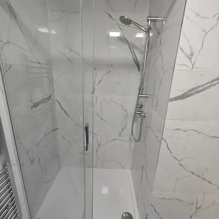 2 Bedroom Flat In Wood Green Piccadilly Line Londres Exterior foto