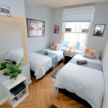 2 Bedroom Flat In Wood Green Piccadilly Line Londres Exterior foto