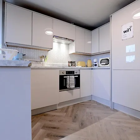 2 Bedroom Flat In Wood Green Piccadilly Line Londres Exterior foto