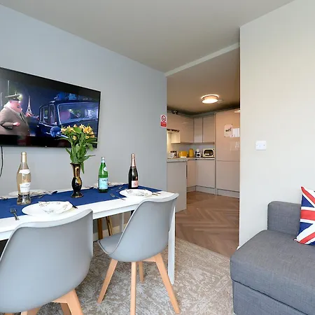2 Bedroom Flat In Wood Green Piccadilly Line Londres Exterior foto