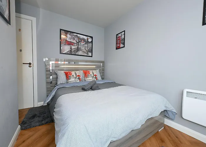 2 Bedroom Flat In Wood Green Piccadilly Line